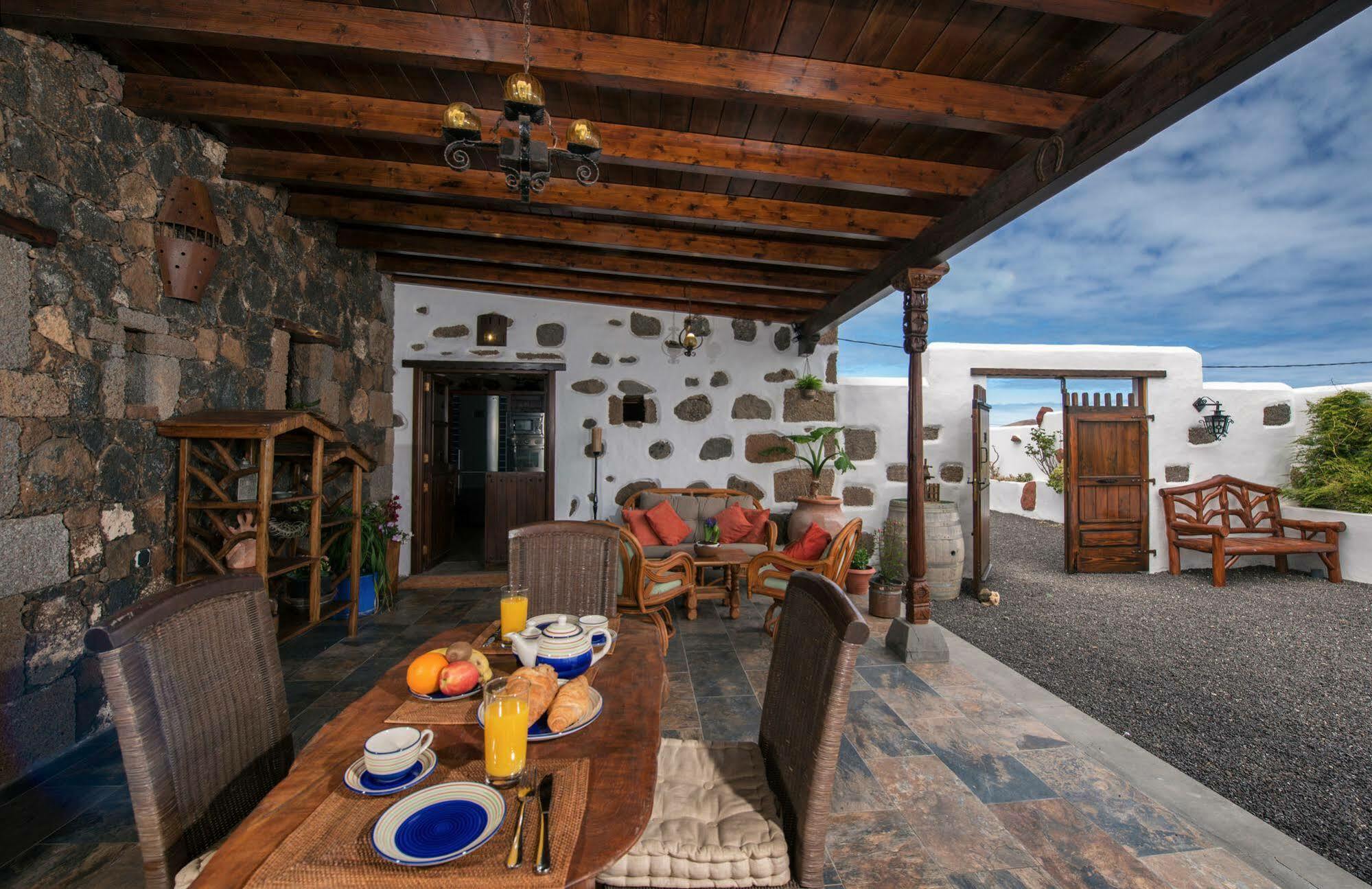 Casa Emblematica Garaday Lanzarote Guest House Tinajo Luaran gambar